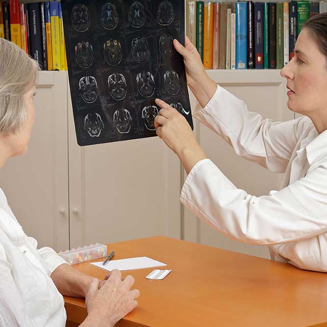 551Especialista en Traumatismo Craneo Encefalico.jpg