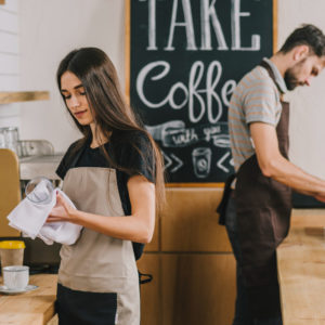 jovenes que trabajan cafe.jpg