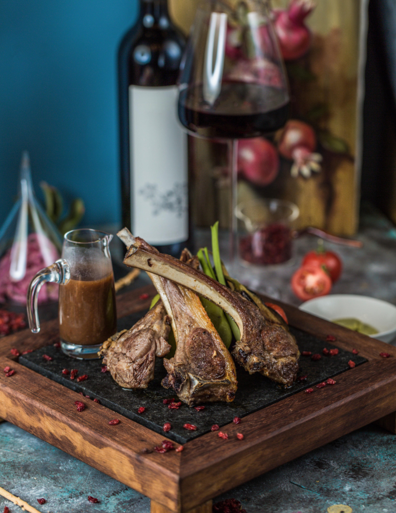kebab cordero salsa teriyaki vino.jpg