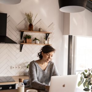 pexels ekaterina bolovtsova crea tu tienda online conprestashop.jpg